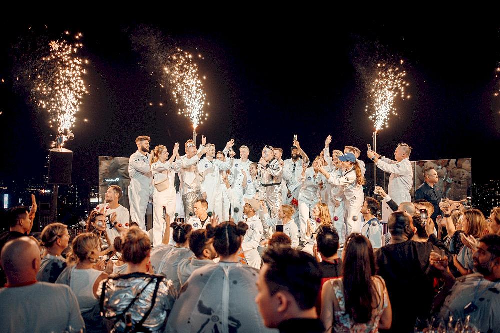 Every night at Chill Skybar is a colorful musical journey, from laid-back deep house to fiery hip hop